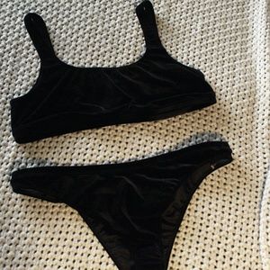 Good American Velvet Crop Top Bottom Set Black 4